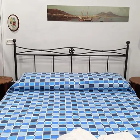 Napales Garibaldi Station Fraternite Pansiyon